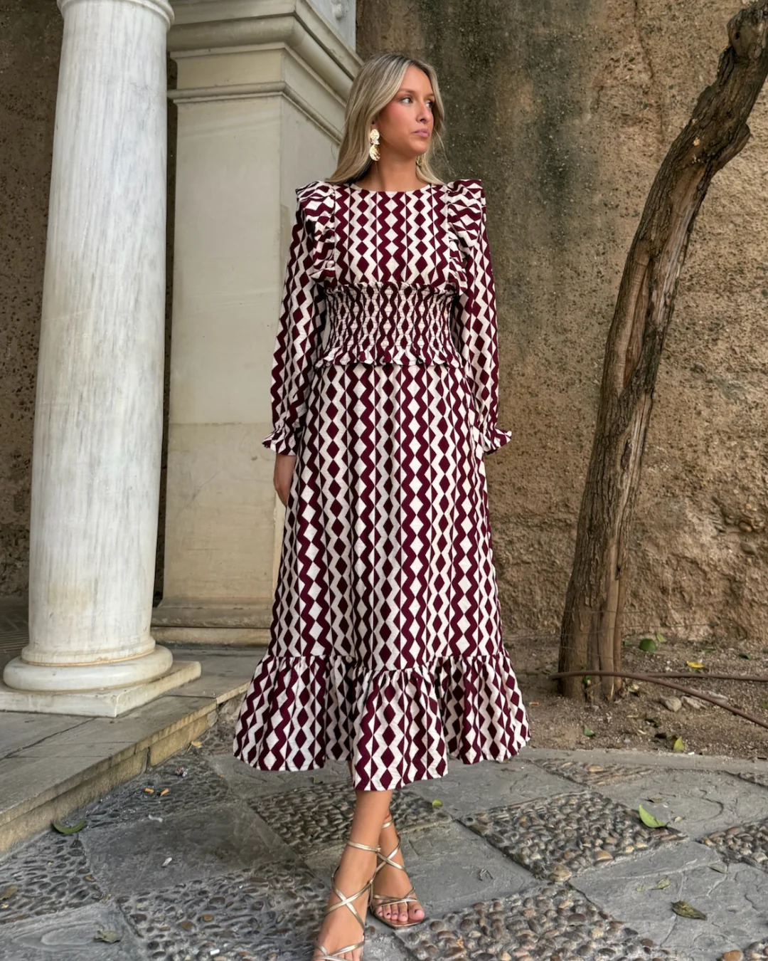 Vestido Covadonga burdeos - Image 3