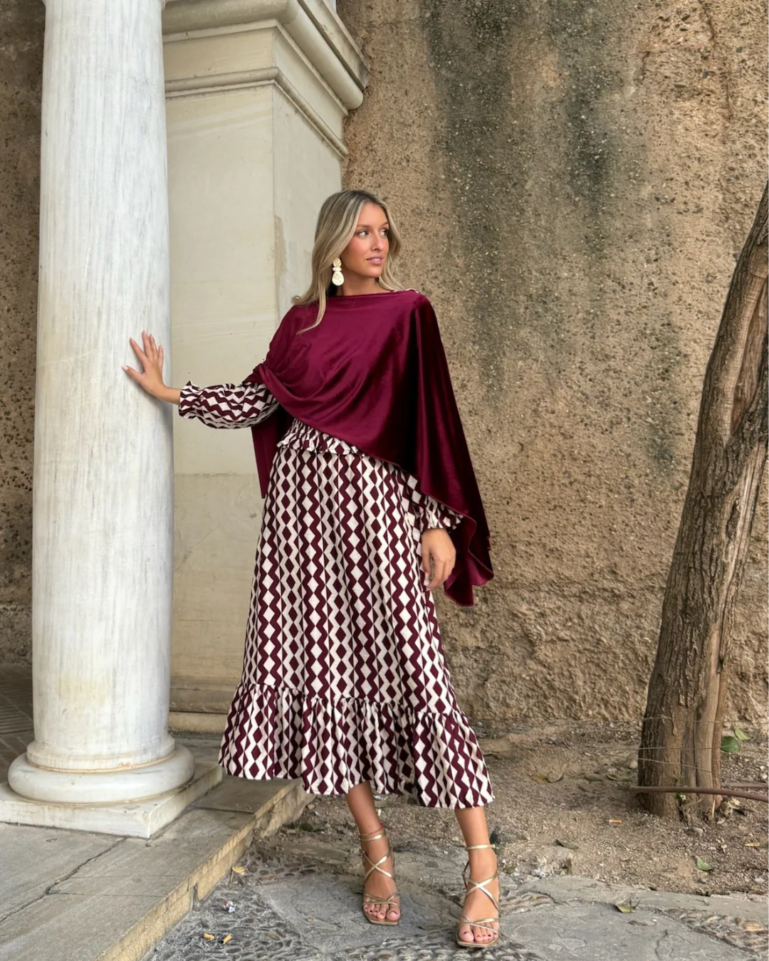 Vestido Covadonga burdeos - Image 4