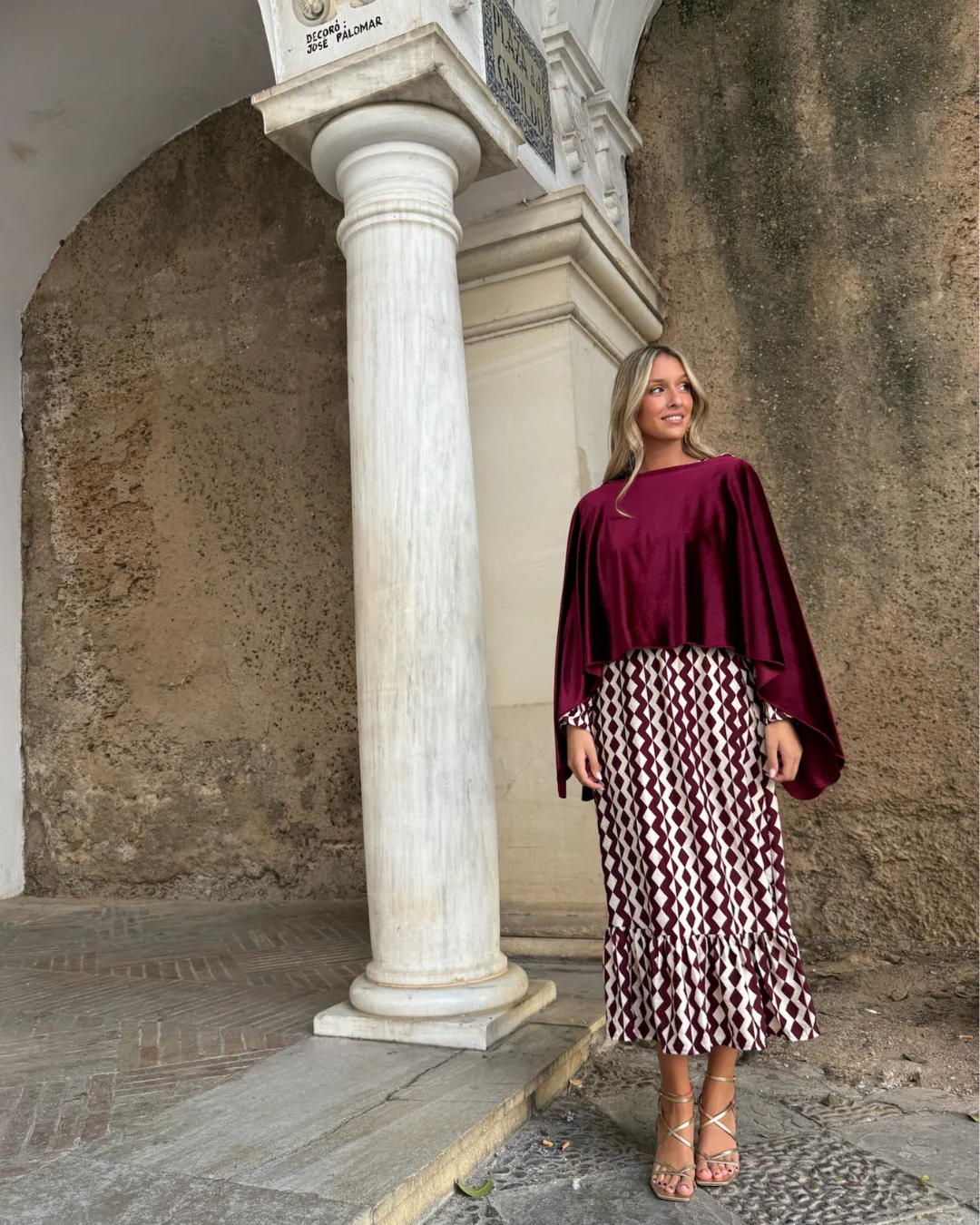Vestido Covadonga burdeos - Image 6